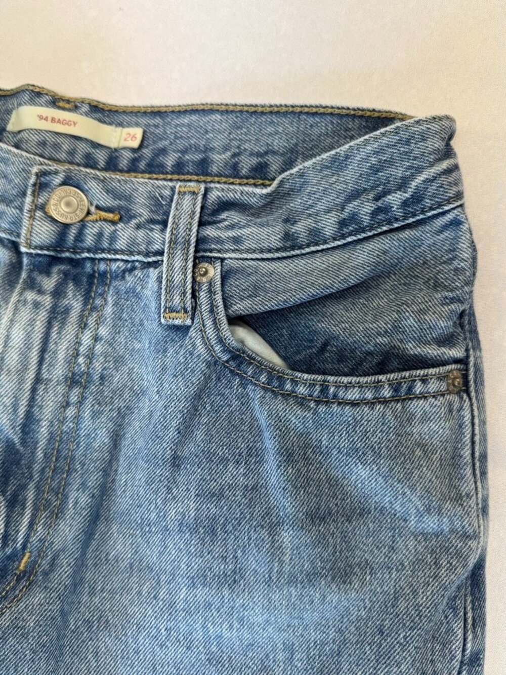 Levis's '94 Baggy Jeans Womens Medium Wash Size 26 - Picture 5 of 16